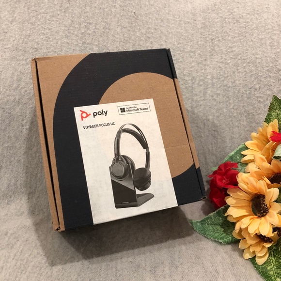 NWT - Poly Voyager Focus UC Bluetooth Headset - Picture 1 of 15